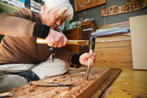 日本の伝統工芸士！欄間の職人さんにインタビュー .